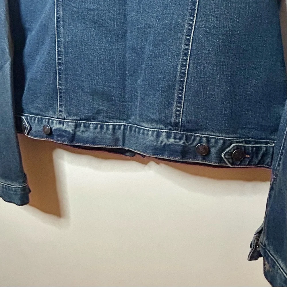 Classic Semi Fitted Medium Wash Blue Jean Jacket Collared Denim Button Up Pocket